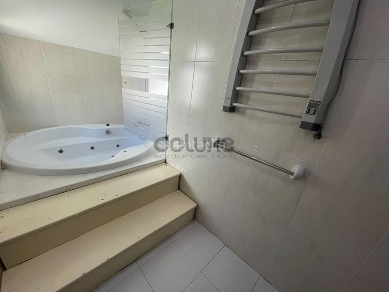 Foto cd1116ff-e6d5-41bf-b49b-8cbba57ddbce. Duplex con riscaldamento parcheggio piscina in La Pereda Santander