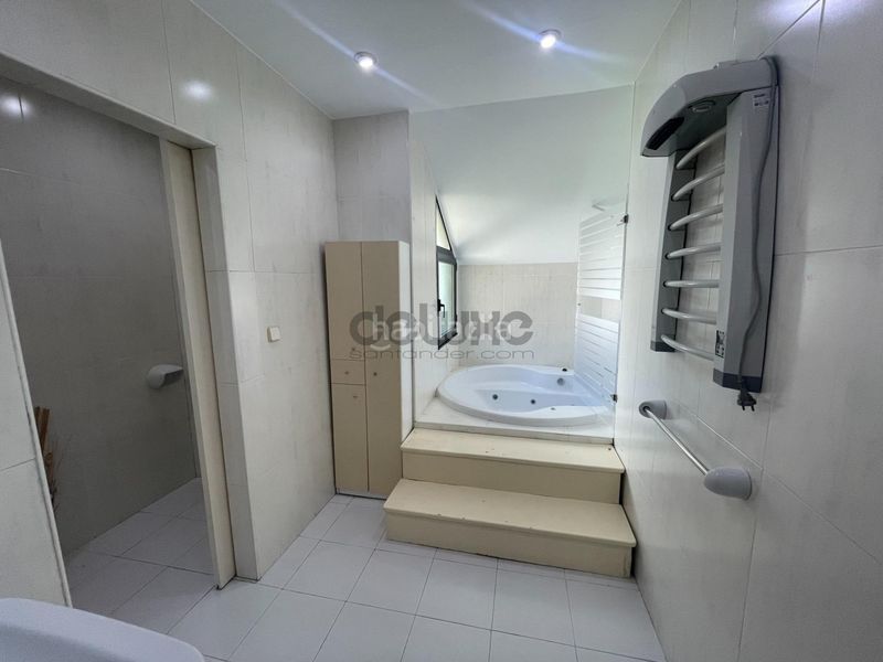 Foto d63727f1-e650-40b2-9a6c-bc7efb08cee0. Duplex con riscaldamento parcheggio piscina in La Pereda Santander