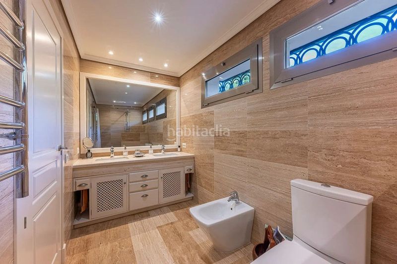 Foto f4727149-4404-43ca-b051-66ea5e818e7c. Xalet amb calefacció aparcament piscina a Calahonda Mijas