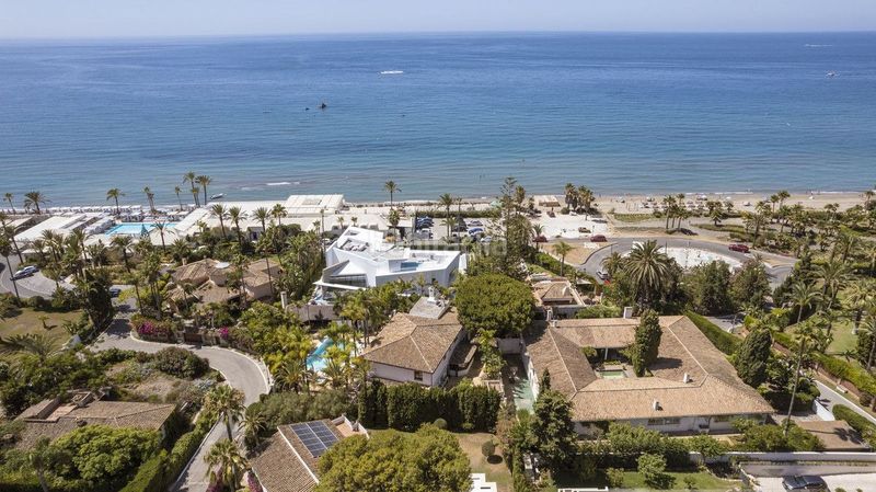Foto b60c7280-a667-4dbf-897f-89d11db94ff9. Chalet en Calahonda Mijas
