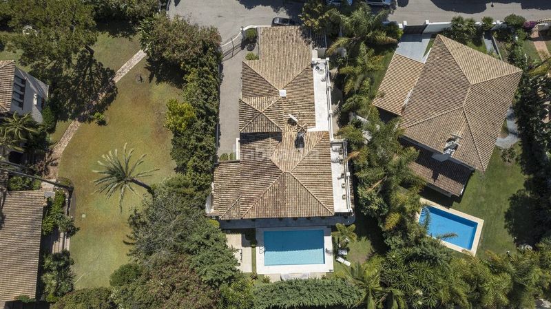 Foto db9f2feb-3b3c-42ed-8a95-46834df0e4c7. Chalet en Calahonda Mijas