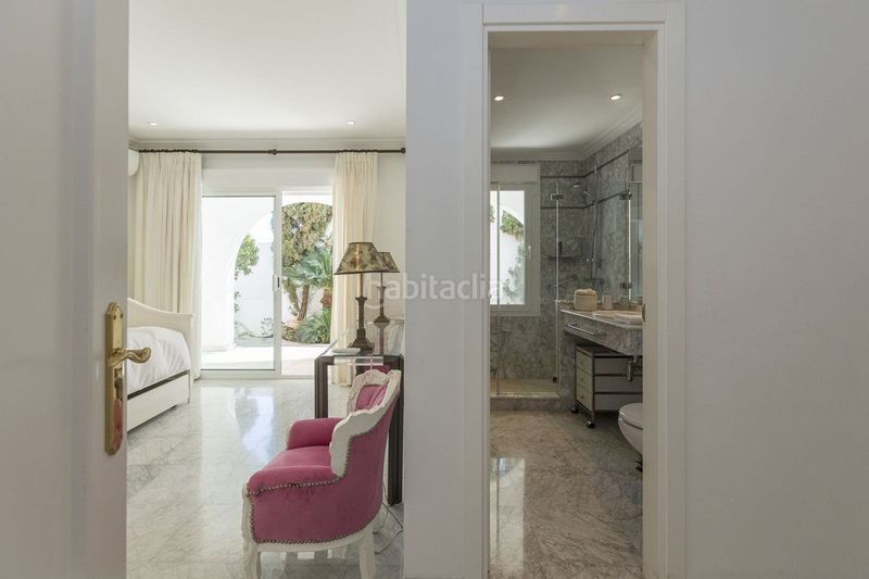 Foto a32e0c10-b6c1-4f5a-942d-369ab558e545. Xalet amb aparcament piscina a Calahonda Mijas
