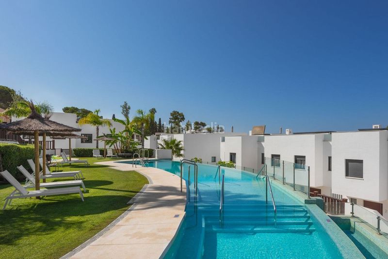 Foto 776d9d5f-ae3c-41cc-9078-b26b2534dc75. Casa amb aparcament piscina a La Carolina - Guadalpín Marbella