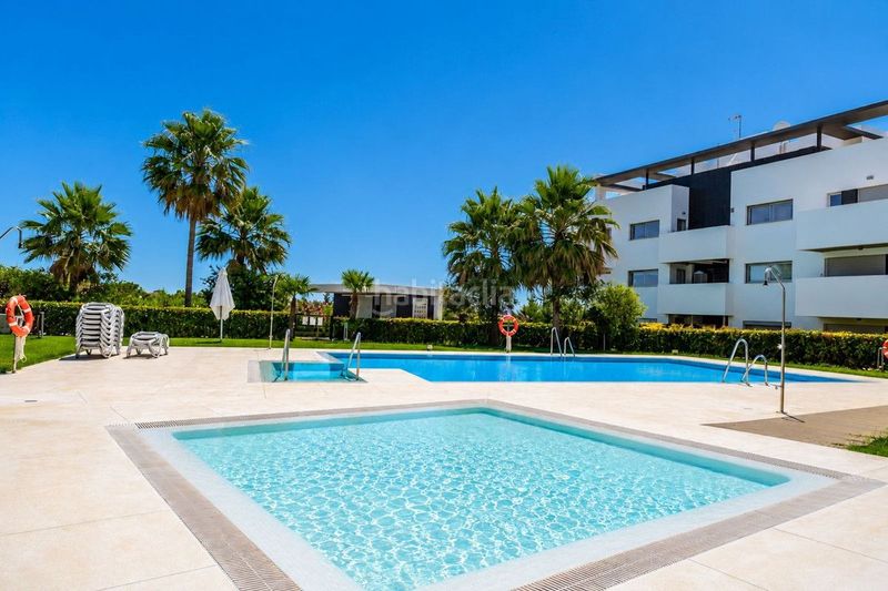 Foto 36f62a0c-22bd-4172-a34e-595ab67ae83d. Apartament amb aparcament piscina a Nueva Atalaya Estepona