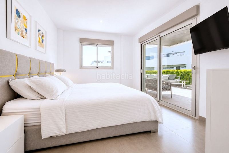 Foto cb94f025-6963-45b3-b736-05a825fd1fdd. Apartament amb aparcament piscina a Nueva Atalaya Estepona