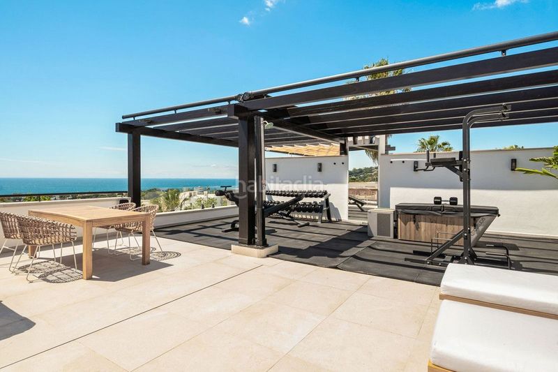 Foto f8cdaa71-76ea-4c1b-bf96-d6b4ee4e59de. Casa amb aparcament piscina a Santa Clara Marbella
