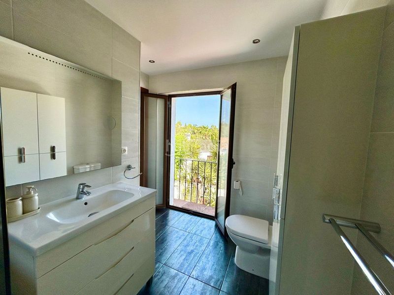 Foto 0a458895-b3b9-4b11-bade-9c209af622d4. Casa amb piscina a Las Brisas Marbella