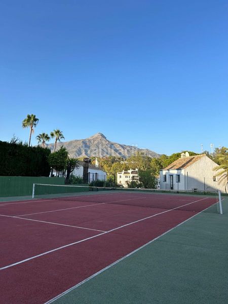Foto 1f8f391d-6f25-45f1-b56a-832e40e0337c. Casa amb piscina a Las Brisas Marbella