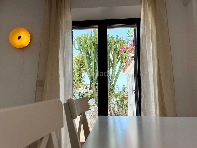 Foto 80f31703-188e-4843-bf0f-c4b1059123dd. Casa amb piscina a Las Brisas Marbella