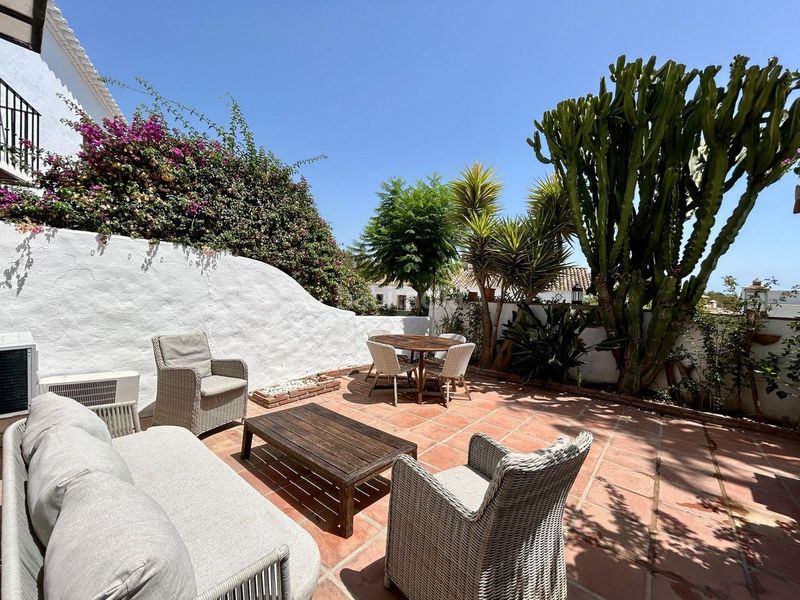 Foto da8af36e-8623-43a6-a35e-436cb4297165. Casa amb piscina a Las Brisas Marbella