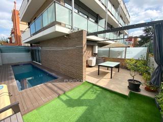 Flat  Carrer de pompeu fabra. Piscina y terraza privada parking y trastero incluidos