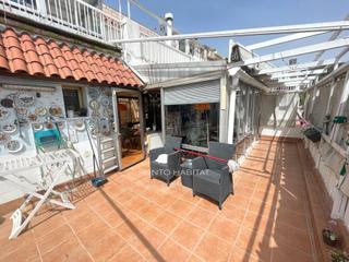 tic  Carrer dels castillejos. tico con dos terrazas