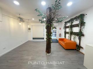 Location Local commercial  Calle de cartagena. Local reformado en sagrada familia
