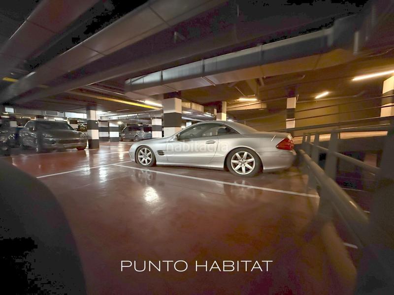 Foto c03b4b2a-2048-4777-b0c5-ce25656214d4. Aparcament cotxe a Pedralbes Barcelona