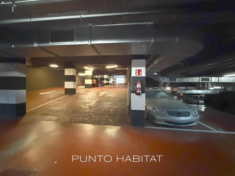 Foto f69b229f-35ae-48e6-b1ef-18bda41e8b38. Aparcament cotxe a Pedralbes Barcelona