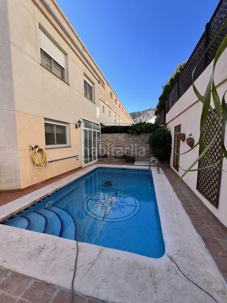Foto 96ad9175-6f9f-4b0d-8de4-03c54e765c2e. Casa adossada amb calefacció aparcament piscina a Alcoi