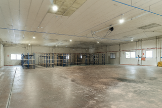 Nau industrial a Zona Nord. Nave venta en poligono cotes baixes.