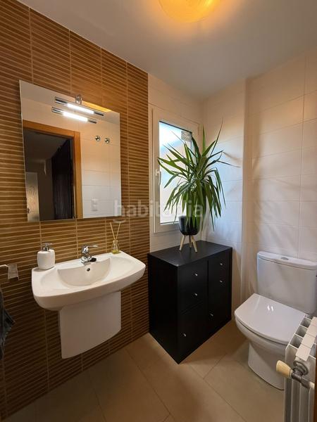 Foto 295ce4c6-642b-4f7b-852e-48f6c4e6af1d. Casa adossada amb calefacció aparcament piscina a Alcoi