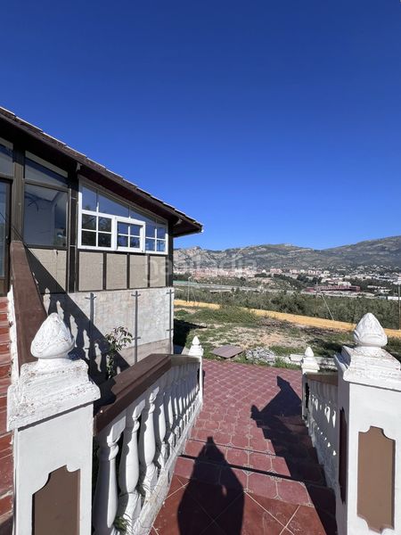 Foto 25e6f8c8-8a2f-4c56-a99b-1e491e23c3e1. Casa amb aparcament a Centre-Zona Alta Alcoi