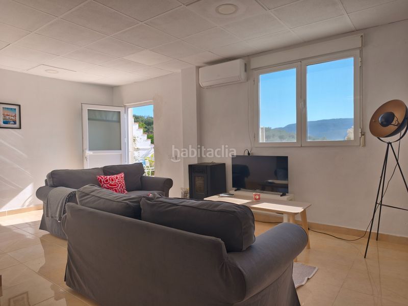 Foto 15cca77d-30c9-4ef2-b758-bee3515906e1. Casa amb calefacció aparcament piscina a Beniarrés