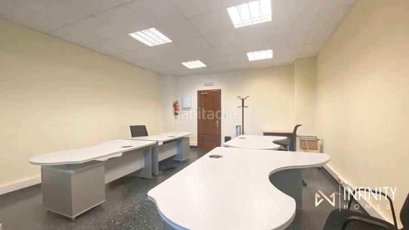 Foto 8d1af5d4-a08d-4ba9-9d72-ed98ff599749. Alquiler local comercial se alquila oficina en uribitartte en Bilbao