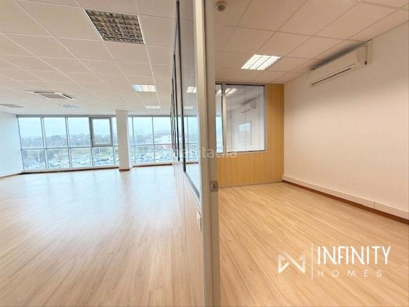 Foto 1b2a0c8e-5c06-461b-84cd-90f1396abc58. Location bureau avec parking dans Derio