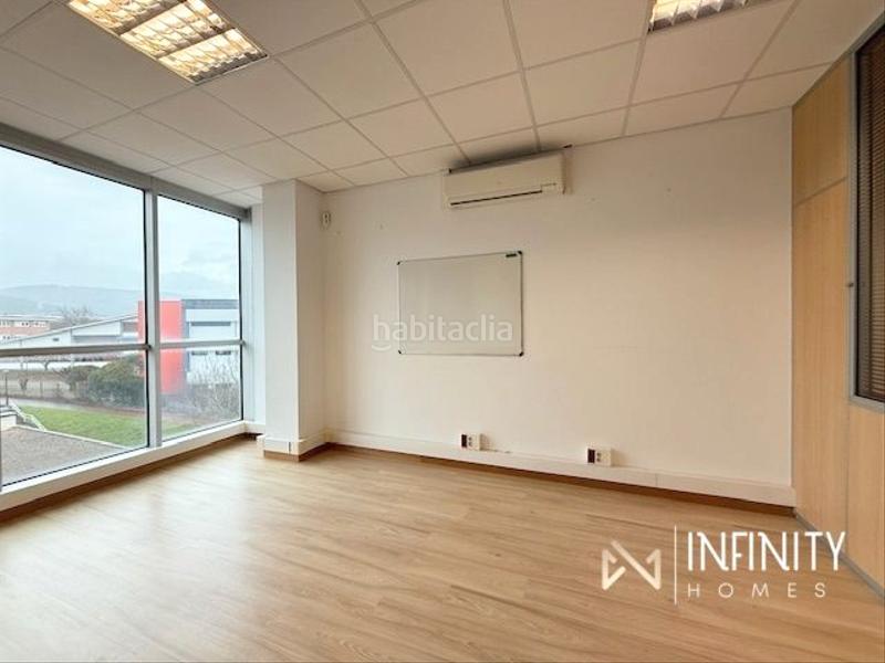 Foto 9c263228-4a1d-4848-b1b0-3ff332e85a34. Location bureau avec parking dans Derio