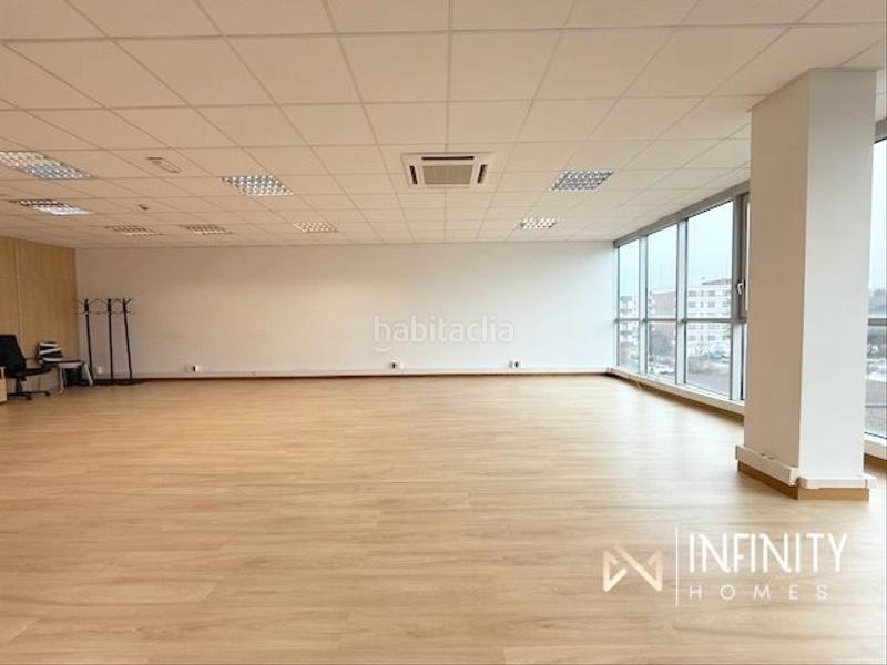 Foto e12e361f-7724-45de-ad2a-1d9f4896ee26. Location bureau avec parking dans Derio