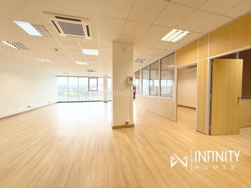 Foto e2d06972-2d90-42d7-b0a1-e94ccc41da3a. Location bureau avec parking dans Derio