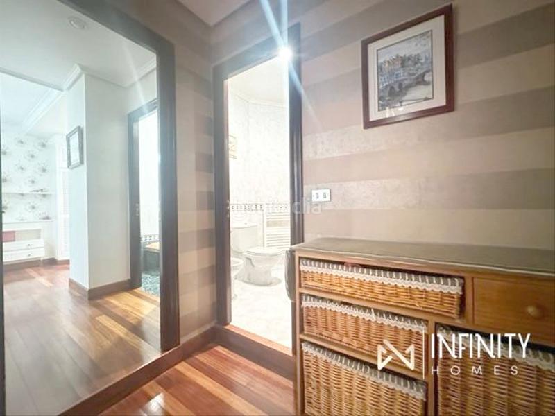 Foto 10d889e9-1c79-467f-8ff8-7ee9b604d82a. Alquiler piso se alquila vivienda en abando con opción a parcela de garaje doble. en Bilbao