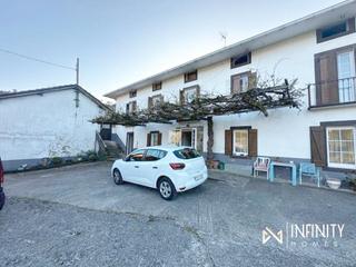Pis  Bermeo kalea. Se vende espectacular caserio en munguia