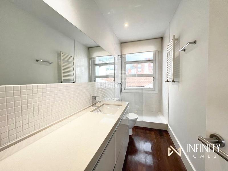 Foto d770a369-85ff-4dc5-b6c5-3e73c7cb64a7. Ático se vende precioso apartamento en rodriguez arias en Bilbao