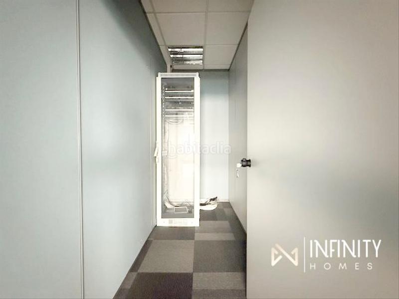 Foto aa0be8eb-db31-4b30-975c-bcd46bc2cc08. Ufficio con riscaldamento in Derio