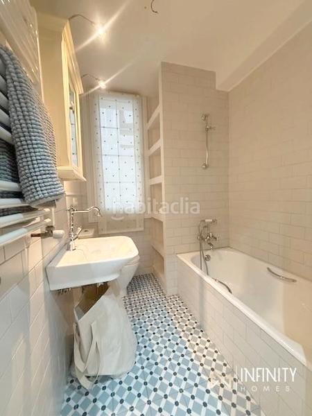 Foto 88aa5928-70ac-4df2-8d7c-675fb55650c5. Alquiler piso se alquila vivienda para cortas estancias en la plaza indautxu en Bilbao