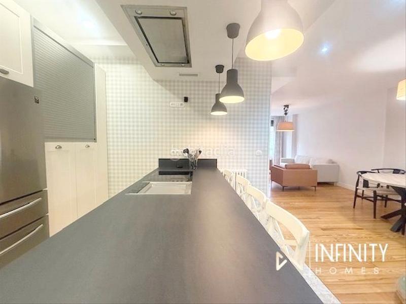 Foto c3606484-cfbc-429f-83de-dc20aad7d973. Alquiler piso se alquila vivienda para cortas estancias en la plaza indautxu en Bilbao