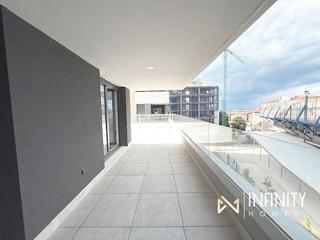 Pis  Antonio alzaga etorbidea. Se vende magnifica vivienda con terraza y 2 parcelas de garaje e