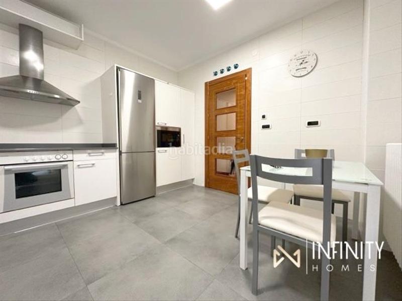 Foto f66804cc-cc4d-452a-900e-6dee9876c668. Location appartement avec chauffage parking dans Abandoibarra - Guggenheim Bilbao