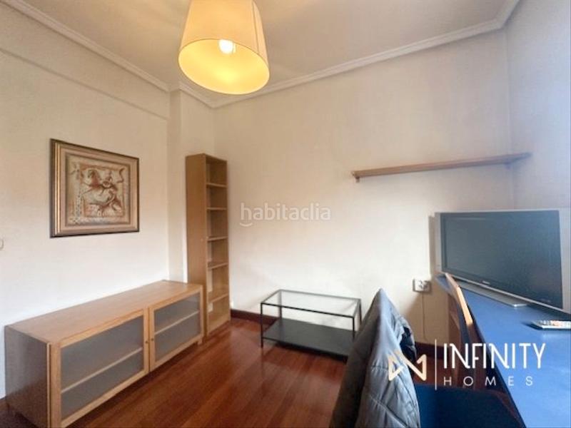 Foto 2d80a16e-09bb-4976-9d5f-83b0634d7514. Alquiler piso se alquila vivienda junto a zabalburu! en Bilbao