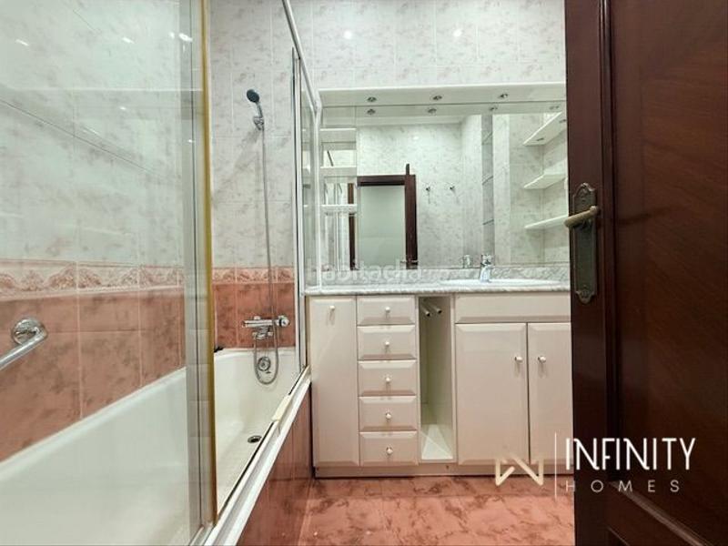 Foto 71cd2f95-3b41-4f2f-9100-d51fb032c706. Etagenwohnung mit heizung parking in Basurtu Bilbao