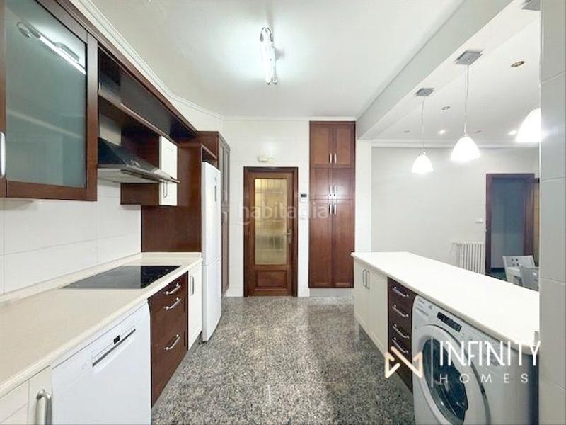 Foto f77230f5-b38b-4ff0-8126-cb70c277577f. Etagenwohnung mit heizung parking in Basurtu Bilbao