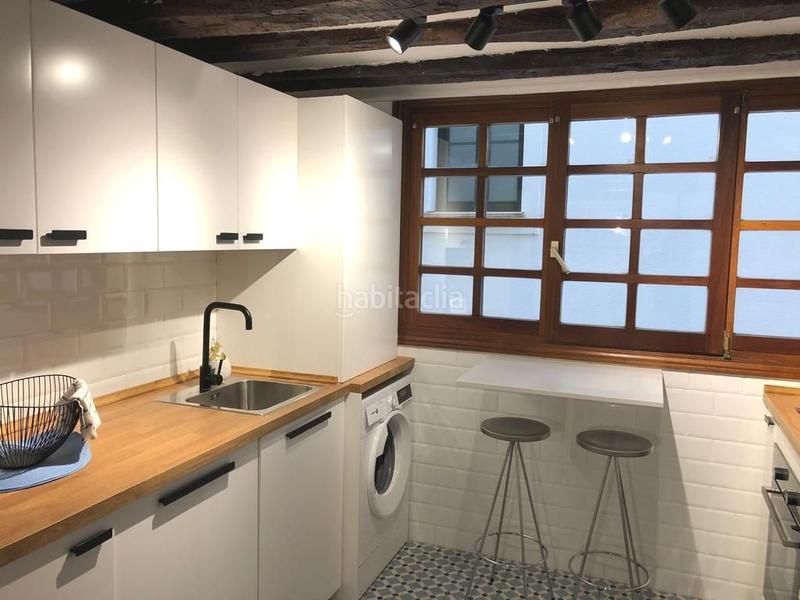 Foto 2eceb7f1-8b2b-43eb-ad40-0a0ce3e66d93. Rent flat with heating in Casco Viejo Bilbao