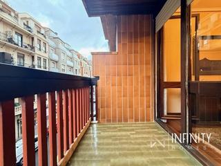 Piso  Areiltza doktorearen zumarkalea. Se vende magnifica vivienda en indautxu con parcela garaje inclu