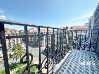 Rent Flat  Colón de larreátegui kalea. Se alquila temporalmente vivienda en el ensanche con terraza
