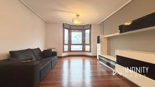 Miete Etagenwohnung  Los chopos etorbidea. Se alquila estupenda vivienda familiar con garaje de acceso dire