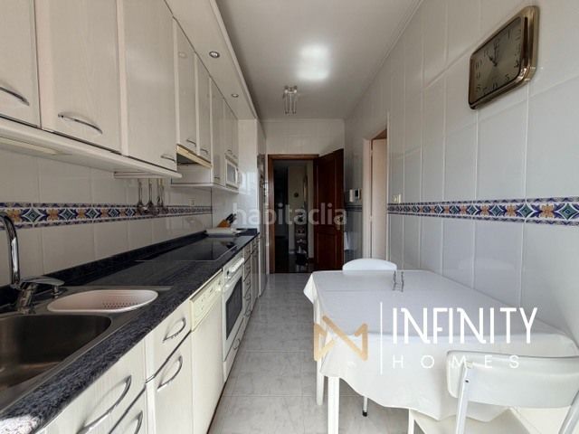 Foto fa853e15-2b01-48eb-b35d-f1f4afef2adc. Pis amb calefacció aparcament a Zona Indautxu Bilbao