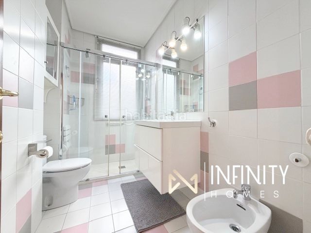 Foto 4e32f57d-ce81-4ebf-8511-6ed31bcd7af5. Alquiler piso se alquila vivienda reformada en indautxu, para cortas estancias! en Bilbao