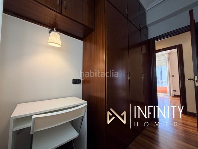 Foto f78799ec-ffbf-4bb3-b5fb-993c0d205468. Alquiler piso se alquila vivienda reformada en indautxu, para cortas estancias! en Bilbao