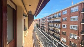 Lloguer Pis  Zuloaga margolari kalea. En pleno centro de galdakao se alquila piso amueblado y equipado