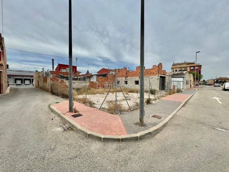 Foto cbd45c5f-a135-4ad5-a222-ff5ca86e0c32. Terreny residencial a calle miguel el nieves 42 a Murcia