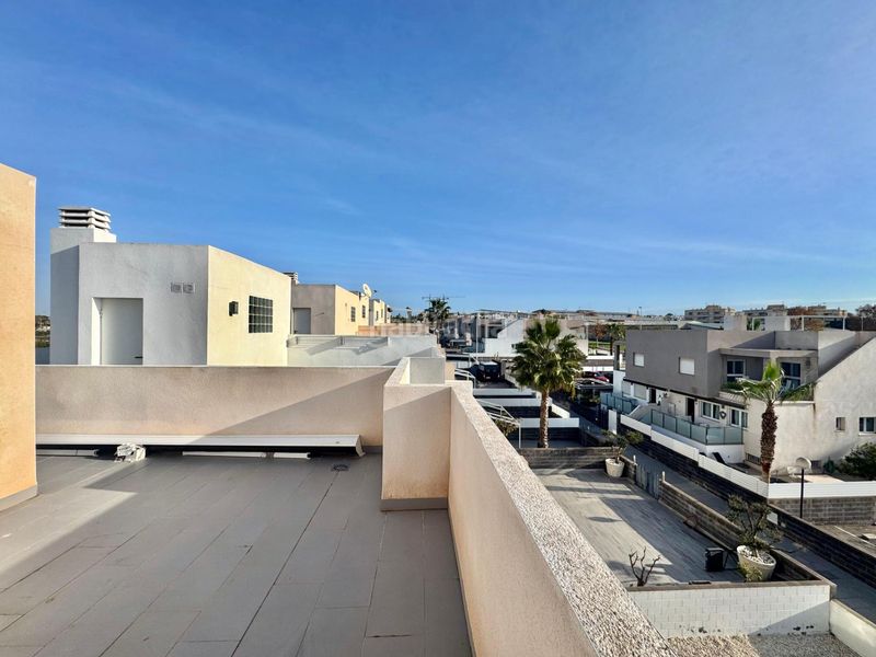 Foto 1a1d5728-91fd-42fa-a6b6-65df5a3e2dfd. Casa adossada amb aparcament piscina a Parque Acuático - Sector 25 Torrevieja